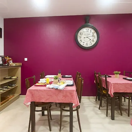 Hotel Anne De Bretagne 2*